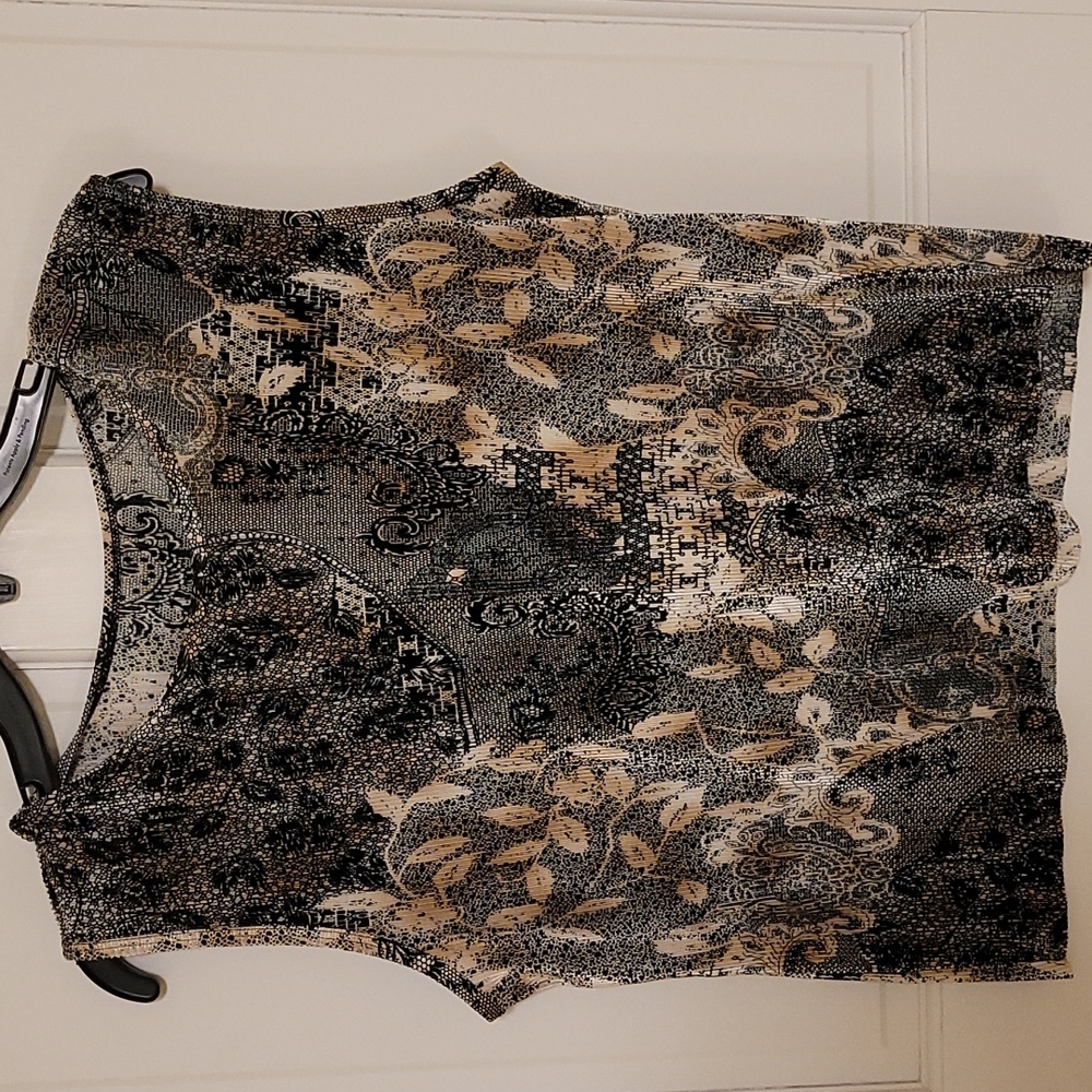 Shirts, a bundle of quantity (6) XL women's dressy stretchy material shirts. - Picture 5 of 12